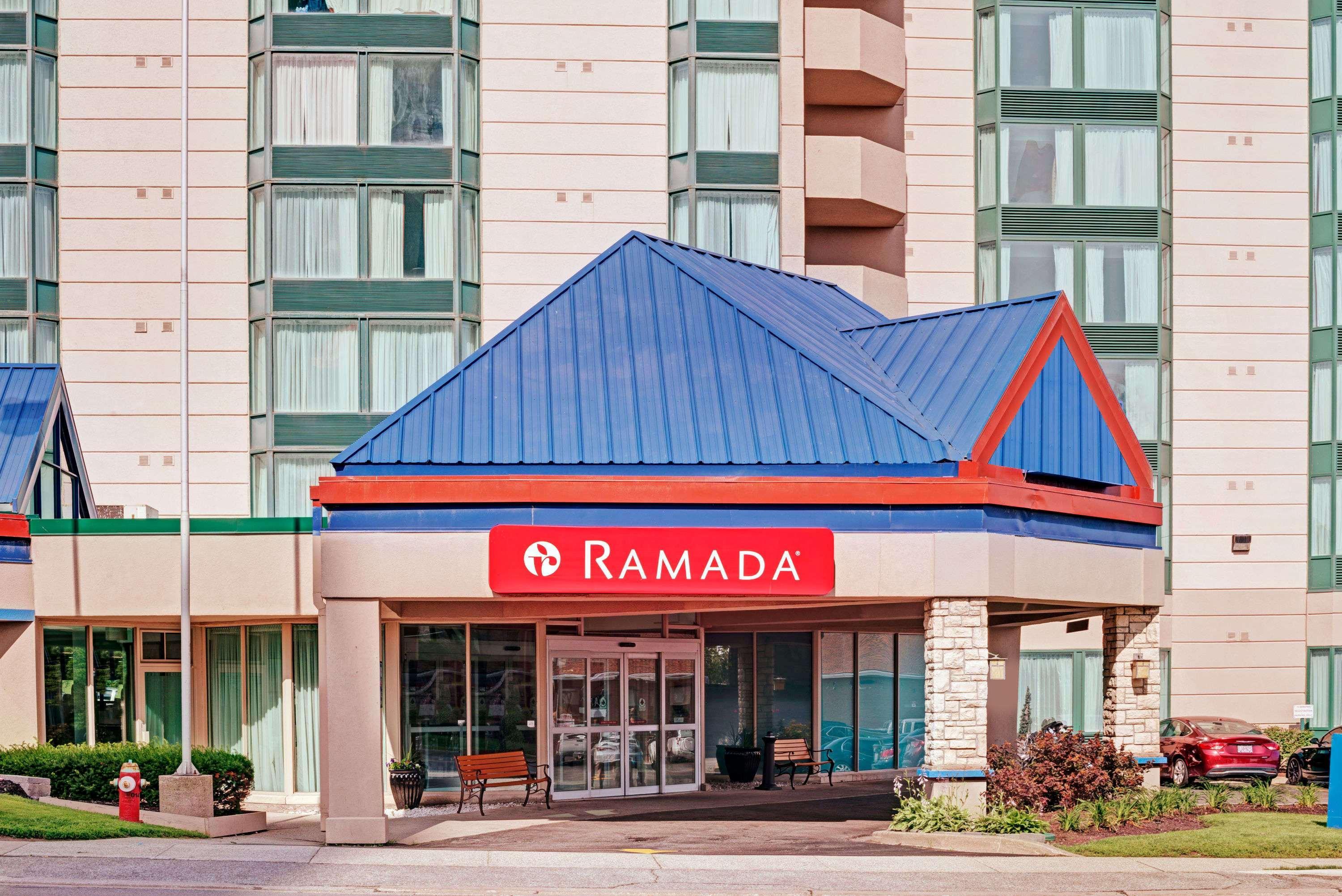 Ramada By Wyndham Niagara Falls/Fallsview Exterior photo